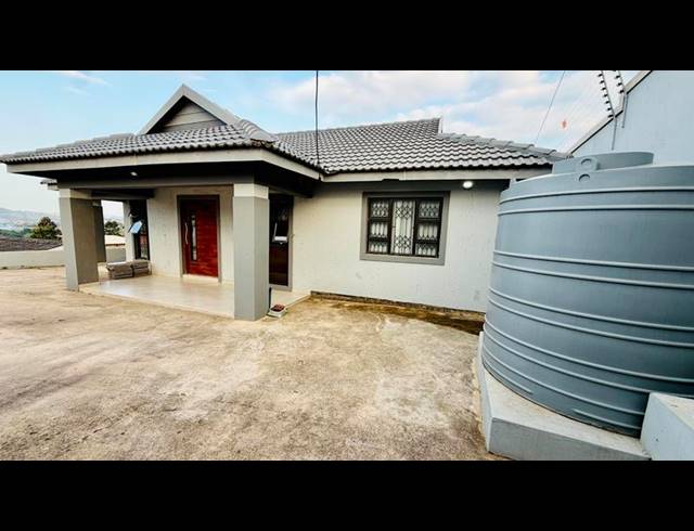 3 BEDROOM HOUSE FOR SALE IN KWAMASHU